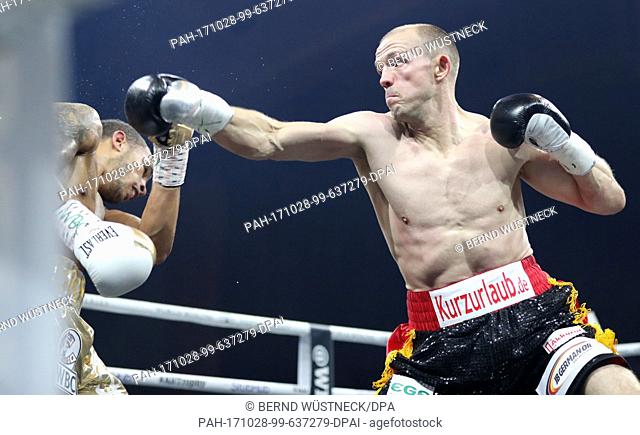 German boxer JÃ¼rgen BrÃ¤hmer in action against American boxer Bob Brant in the WBSSÂ quarter final super middle weight boxing match inÂ Schwerin, Germany