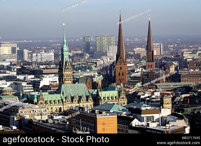 Blick vom Kirchturm der St. Michaelis Kirche über Hamburg, Deutschland