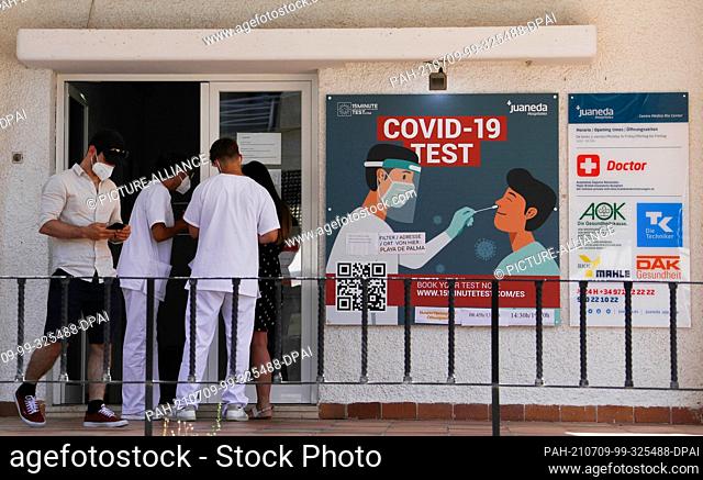 09 July 2021, Spain, Palma de Mallorca: A Corona test center near the beach of Arenal. Because of sharply rising Corona infection numbers