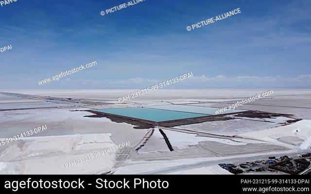 15 December 2023, Bolivia, Uyuni: View of the evaporation of lithium at a Bolivian plant in Rio Grande on the Uyuni salt lake