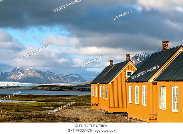 COLORFUL WOODEN HOUSES OF THE FORMER COAL MINING TOWN OF VILLAGE OF NY ALESUND, THE NORTHERNMOST COMMUNITY IN THE WORLD (78 56N), SPITZBERG, SVALBARD