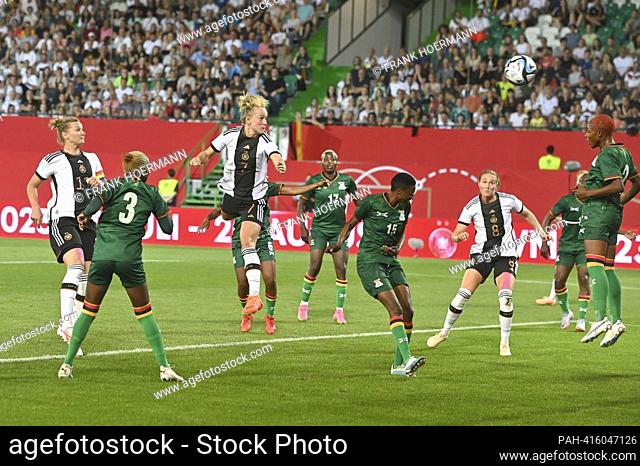 goal Lea SCHUELLER (GER) to 1-2, action, header goal, scene in the penalty area. Soccer Laenderspiel Frauen Germany (GER) -Zambia (ZMB) 2-3 on July 7th, 2023