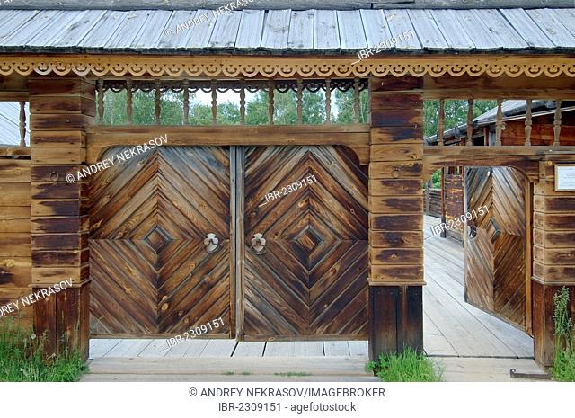 Gate, wooden country estate, settlement of Talzy, Irkutsk region, Baikal, Siberia, Russian Federation, Eurasia