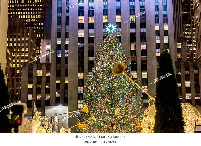 New York - DECEMBER 20, 2013: Christmas Tree at Rockefeller cent