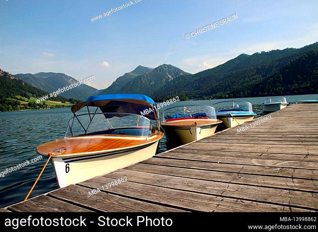 germany, bavaria, upper bavaria, mangfall mountains, schliersee, schliersee place, boats, landing stage, jetty on the shore against brecherspitz and...