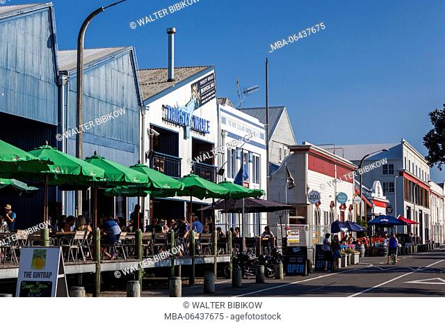 New Zealand, North Island, Hawkes Bay, Napier, Inner Harbour, outdoor cafes along West Quay