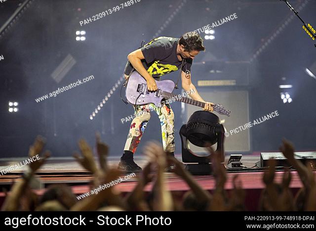 13 September 2022, North Rhine-Westphalia, Cologne: Matthew Bellamy, singer of the British band Muse, is on stage at the Telekom Street Gig concert as part of...
