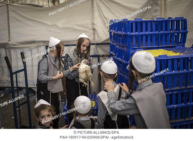 17 September 2018, ---, Jerusalem: Ultra-Orthodox Jewish children take part in the Jewish ritual 'Kaparot', that performed before Yom Kippur