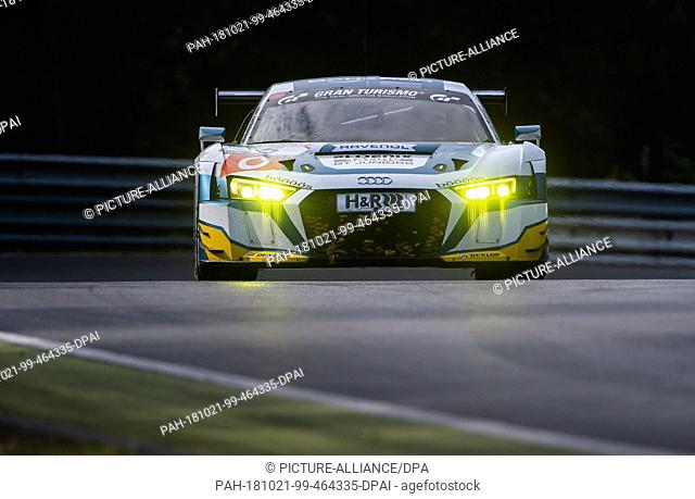 20 October 2018, Rhineland-Palatinate, Nuerburg: The Audi R8 LMS with Vincent Kolb and Frank Stippler from Team Phoenix Racing is driving in the 43rd DMV...
