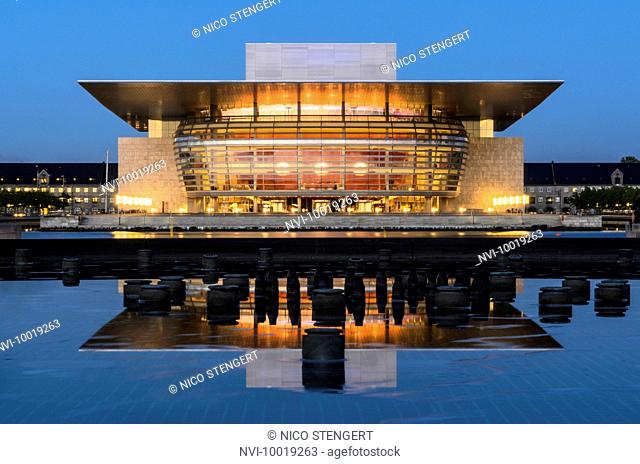 Royal Opera House, National Opera at the inner Canal, built by Henning Larsen, Holmen, Copenhagen, Denmark
