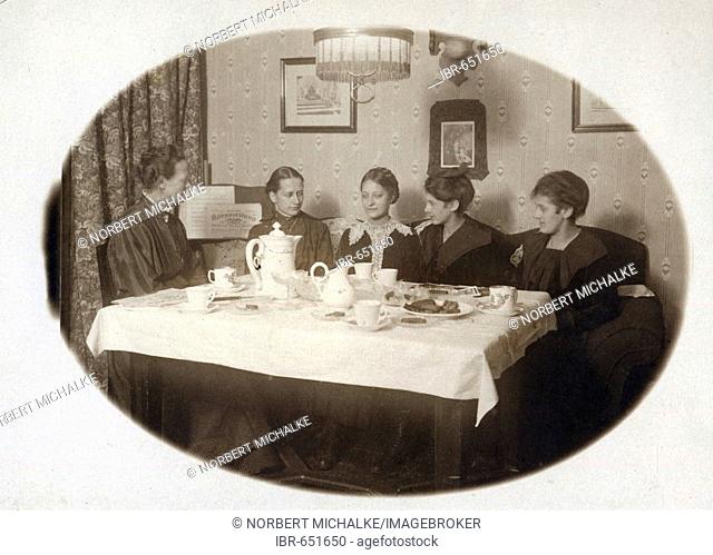 Women drinking coffee, ca. 1917