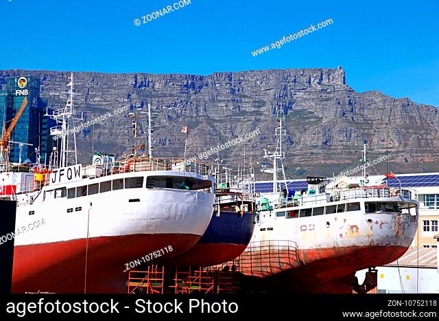Trockendock im Hafen von Kapstadt, at the port of Cape Town, South Africa