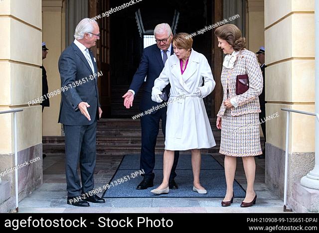 08 September 2021, Sweden, Stockholm: Federal President Frank-Walter Steinmeier and his wife Elke Büdenbender are welcomed by King Carl XVI Gustaf (l) and Queen...