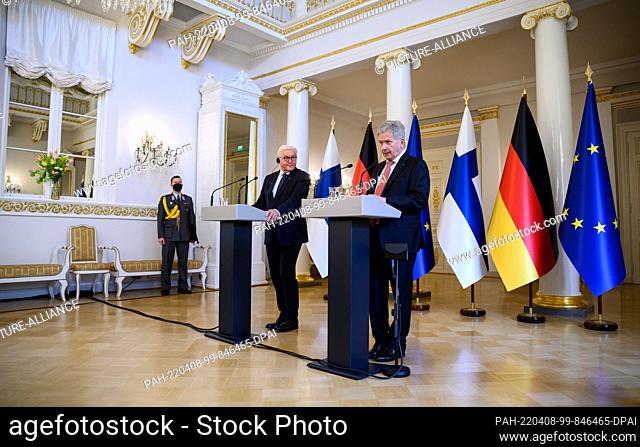 08 April 2022, Finland, Helsinki: German President Frank-Walter Steinmeier (l) and Sauli Niinistö, President of Finland, make remarks at a press conference...