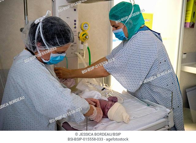 Reportage in the maternity service of Métropole Savoie hospital in Chambéry, France. A planned cesarean delivery. Intubation and placing a mask on the baby to...