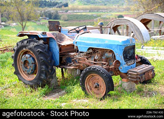 Alter Traktor, traktor, alt. trekker, landwirtschaft, fahrzeug, gerät, maschine, agrarindustrie, historisch, oldtimer