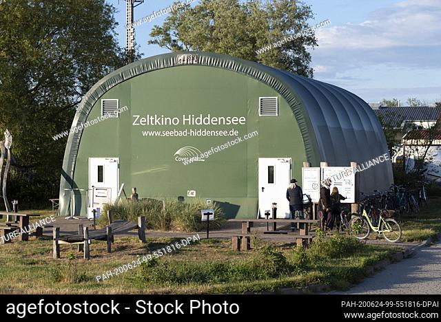 06 June 2020, Mecklenburg-Western Pomerania, Hiddensee: The tent cinema Hiddensee has opened again. A maximum of 30 spectators can purchase tickets per...