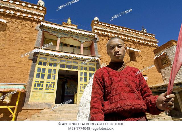 young buddhist monk in the zhalu gompa  shigatze prefecture  tibet  china  asia