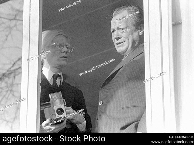 ARCHIVE PHOTO: Andy WARHOL would have been 95 years old on August 6, 2023, ART/Politics Andy WARHOL (left), USA and Willy BRANDT, Germany