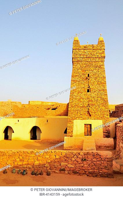 Mosque with a minaret in the historic centre, UNESCO World Heritage Site, Chinguetti, Adrar Region, Mauritania