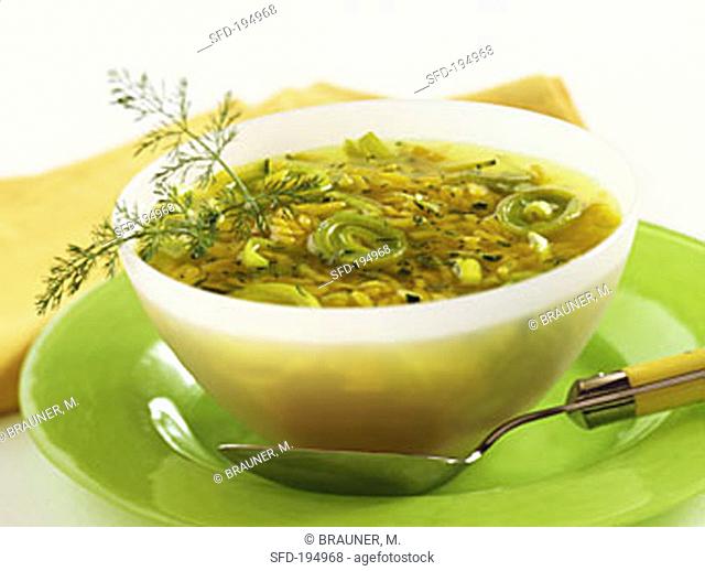 Saffron soup with rice and leeks