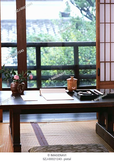Image of a Japanese room and table
