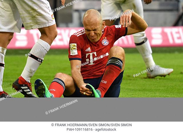 Arjen ROBBEN (Bayern Munich) with pain after foul, sitting on the pitch, action, single action, single shot, f travel plate, full body shot, full figure