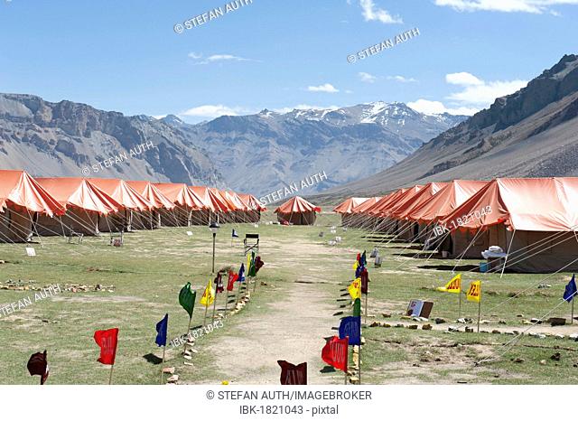 Many tents, camp Sarchu on the Manali-Leh highway mountain road, mountain pass, mountains near Keylong, Lahaul and Spiti district, Himachal Pradesh, India