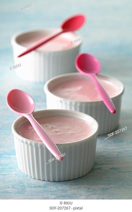 Pots of rose-flavored cream dessert