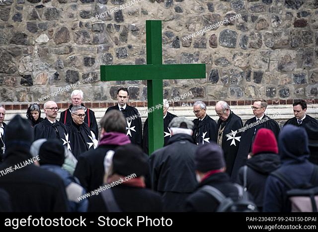 07 April 2023, Berlin: Participants in the ecumenical Good Friday procession wait at St. Mary's Church for the start of the procession