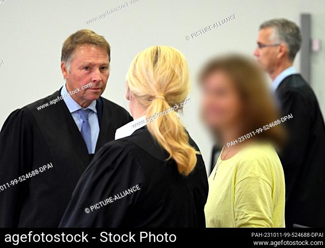 11 October 2023, Brandenburg, Potsdam: The accused managing director of Lunapharm Deutschland GmbH (3rd from left) chats with her lawyers in Room 6 of the...
