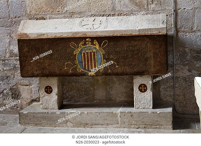 Queen tomb Violant of Hungary. Vallbona de les Monges, Urgell, Lleida, Catalonia, Spain