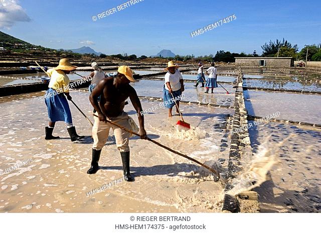 Mauritius island, West region, salt collecting in the Tamarin salines