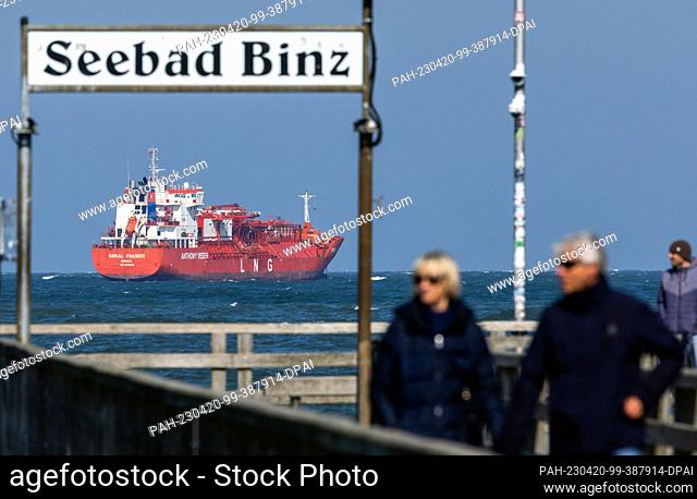 20 April 2023, Mecklenburg-Western Pomerania, Binz: Walkers are on the pier before the meeting of representatives of the German government with associations