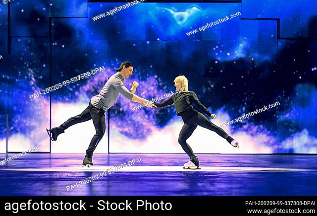 09 February 2020, Hamburg: Alyona Savchenko and Bruno Massot, 2018 Olympic champions in figure skating, are on the ice during rehearsals for the ""Holiday on...