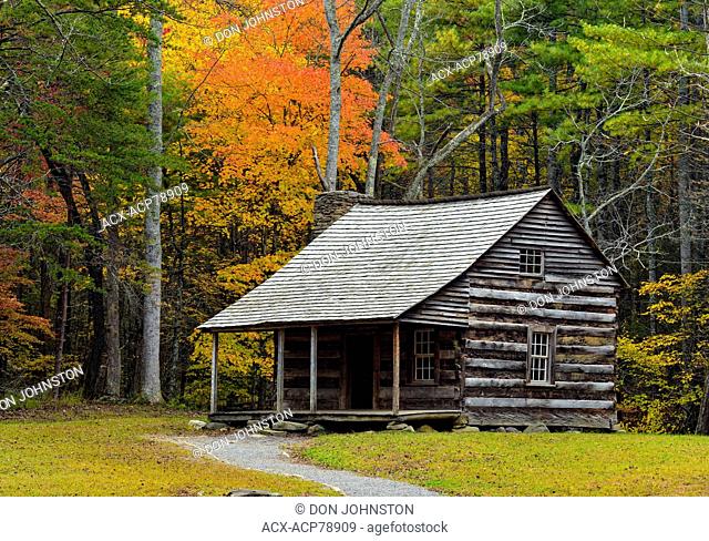 The Carter Shields Cabin in Cades Cove in autumn, Great Smoky Mountains NP, Tennessee, USA