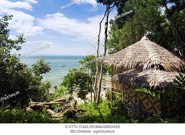 Bungalow overlooking the sea, Ko Jum Resort on Ting Ray Beach, Ko Jum or Koh Pu island, Krabi, Thailand, Southeast Asia