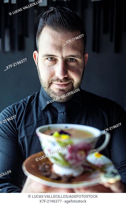 Marc Ãlvarez shows a cocktail called `Limon de olla`(pot lemon), Head Bartender of 41º Experience, cocktail Bar, Avinguda del ParaŠ€lel, 164, Barcelona, Spain
