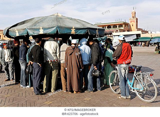 Listeners making a cercle around a arabic storyteller at Djemaa el-Fna, Marrakech, Morocco, Africa