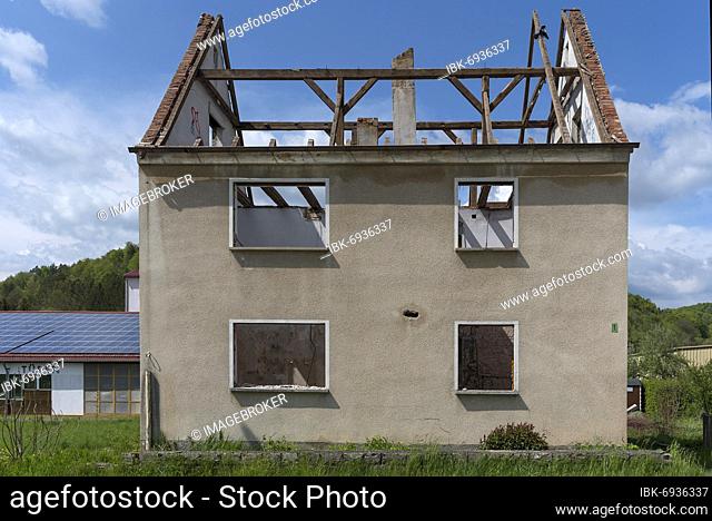 Gutted residential house directly on the B14, Upper Palatinate, Bavaria, Germany, Europe