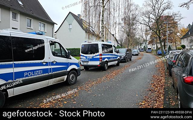 23 November 2023, North Rhine-Westphalia, Bochum: Police vehicles stand on the street during a raid in Bochum-Weitmar. Security forces have searched several...
