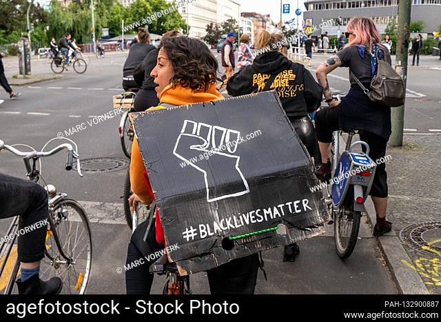 06.06.2020, Berlin, the Black Lives Matter movement mobilizes around 15, 000 people in the German capital to demonstrate against racism and political violence