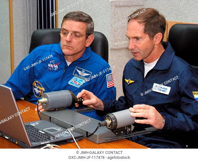 Expedition 12 Flight Engineer and Soyuz Commander Valery I. Tokarev (right) and Commander William S. McArthur, Jr., brush up on rendezvous techniques on a...