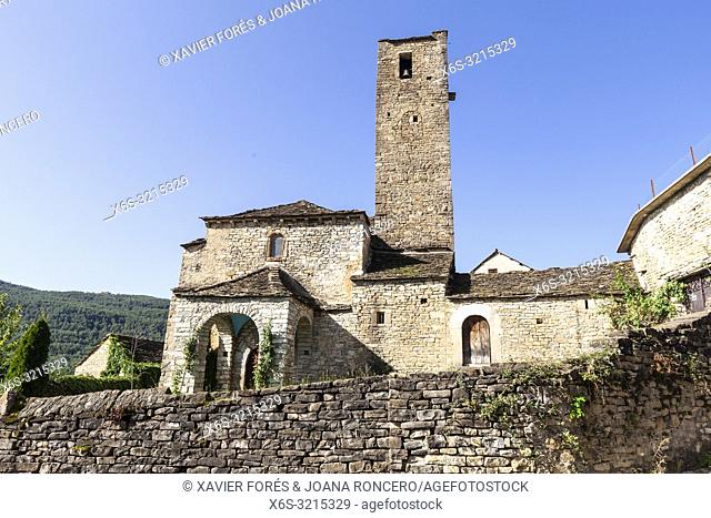 Acumuer village in Tena Valley, Huesca, Spain