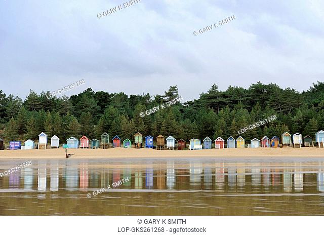 England, Norfolk, Wells-next-the-Sea. Beach huts along the seafront of the seaside town Wells-next-the-sea