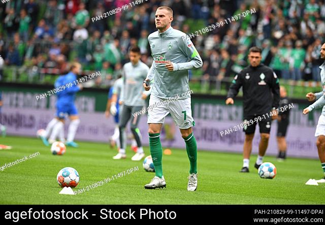 29 August 2021, Bremen: Football: 2nd Bundesliga, Werder Bremen - Hansa Rostock, Matchday 5. Werder's newcomer Marvin Ducksch is in the starting line-up and...