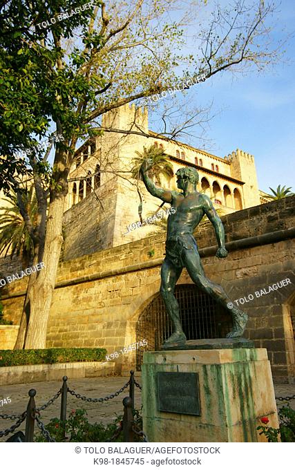Sculpture Es Foner, of Llorenç Roselló Jardins del rei Park Palma Mallorca Balearic, Spain