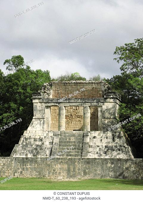 Old ruins of a building, Chichen Itza, Yucatan, Mexico