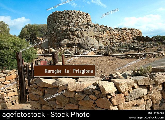 Entrance to La Prisgiona Nuraghe, Europa, Valle di Capichera, Arzachena, Sassari Province, Sardinia, Italy, Europe