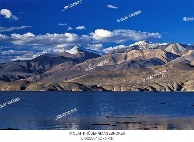 High-altitude lake Tso Moriri, Tsomoriri or Lake Moriri, Changtang or Changthang, Ladakh, Indian Himalayas, Jammu and Kashmir, North India, India, Asia